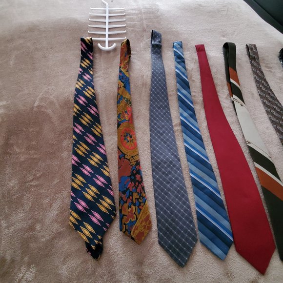 Set of Nine Elegant Ties - Picture 2 of 13